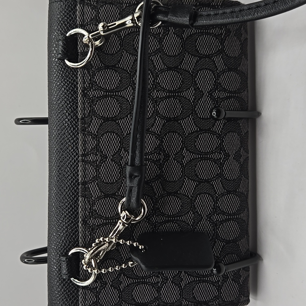 EUC Coach Triple Crossbody Elegant Black Women's Bag - Picture 2 of 6